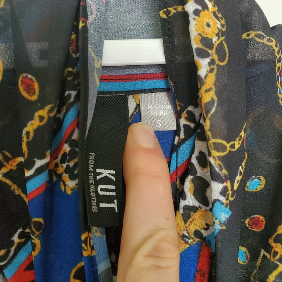 Kut from the Kloth Elegant Button-up Tie Neck Blouse - chain design - size small - Picture 4 of 14